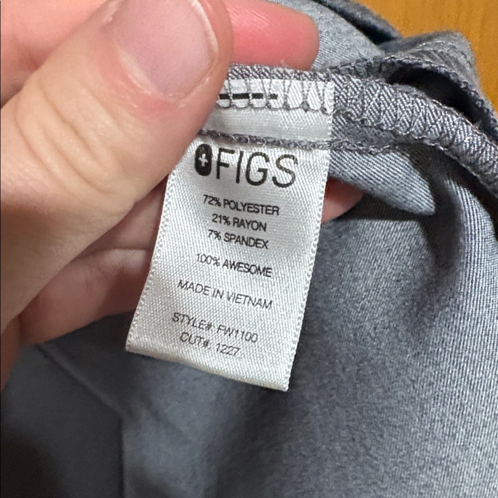 Figs women's XXS casma three-pocket scrub top in graphite gray - Picture 5 of 7